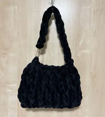 청키 니트 백 블랙
