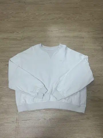 뉴발란스 아이보리 트레이닝복