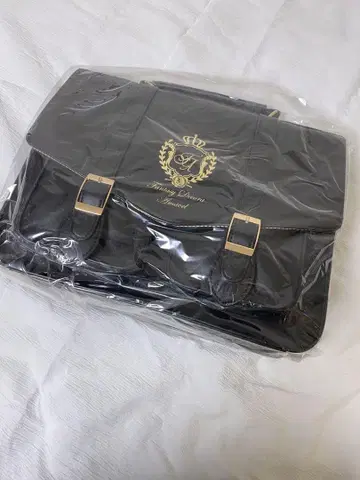 Amavel 엠블럼 프린트 W 포켓 새첼
