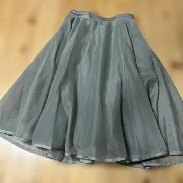 MERCURYDUO 카키 오간자 볼륨 플레어 스커트 프리