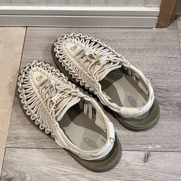 KEEN 유니크 샌들