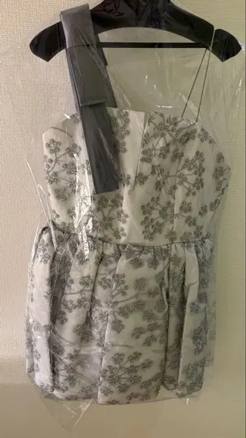 미사용 새상품 Bibiy. QUINN EMBROIDERY TOP 원피스