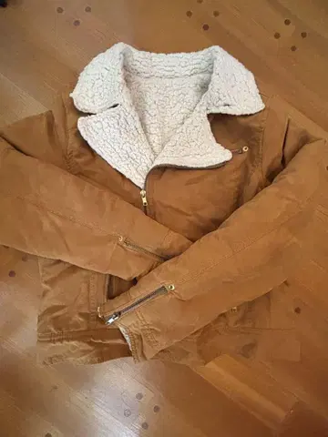 브라운 무스탕 코트