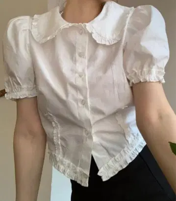 Mejoul 반팔 프릴 숏 퍼프 슬리브 블라우스