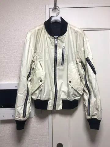 JOHN LAWRENCE SULLIVAN ZIP MA-1 사리반 지퍼