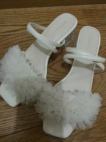 RANDA 튤프릴 클리어힐 샌들