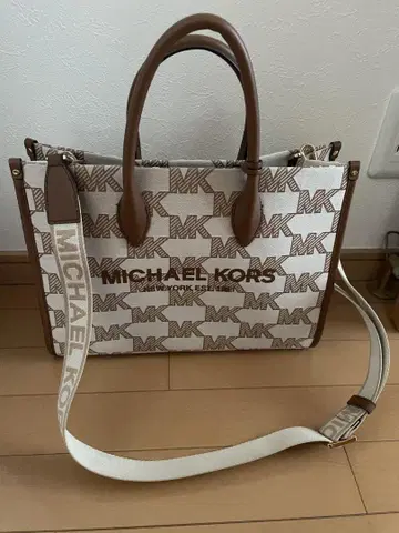 새상품급 MICHAEL KORS MK 로고 백