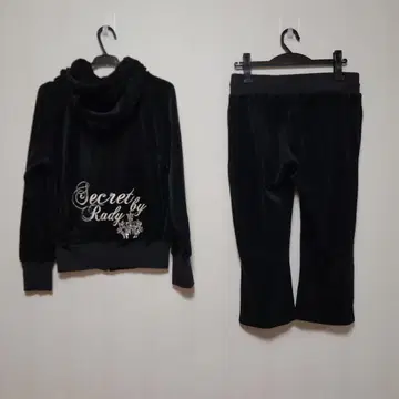 [ Rady ] 샹들리에 비쥬 블랙 벨로아 셋업 F