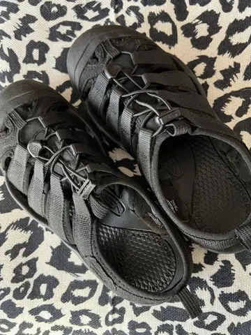 KEEN 샌들
