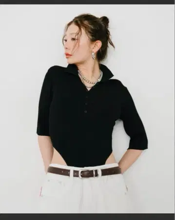 [새상품급] HANNE 하프 슬리브 폴로 니트 바디수트 블랙