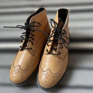 닥터마틴 윙팁 하이컷 신발(신발끈 밴딩으로 교환)