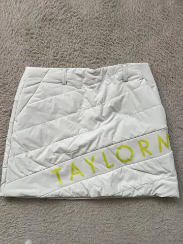 TAYLOR MADE 퀼팅 스커트