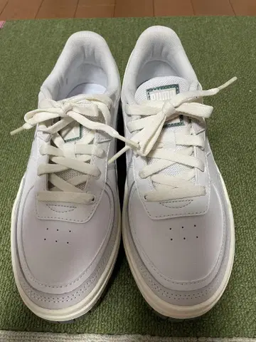 Puma 화이트 스니커즈