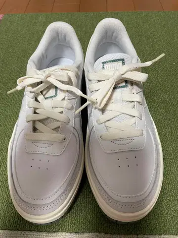 Puma 화이트 스니커즈