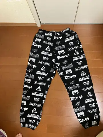 XLARGE 블랙 로고 프린트 조거 팬츠