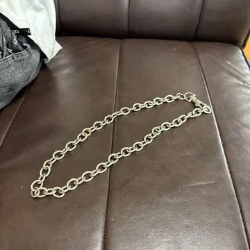 은 체인 목걸이