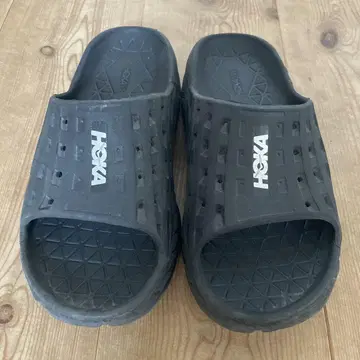HOKA 블랙 리커버리 샌들