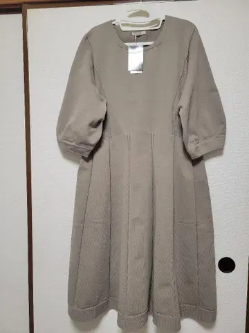 로즈 티아라 택 포함 베이지 원피스 46