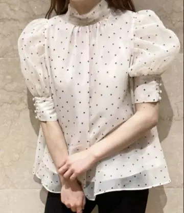 SNIDEL 오간자 도트 퍼프 슬리브 블라우스