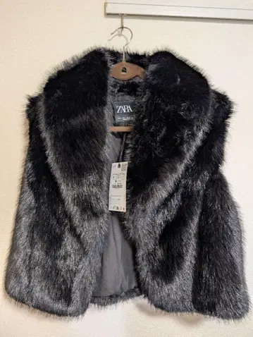 ZARA 블랙 퍼 베스트 S