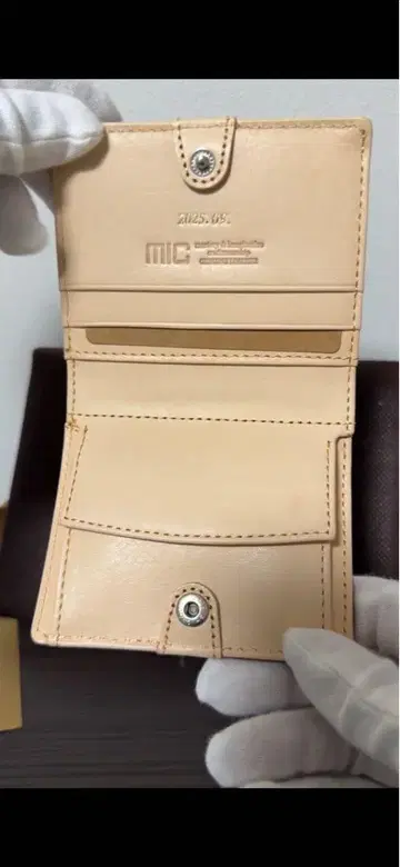 MIC 바구다 이단 접기 미니 지갑 카멜