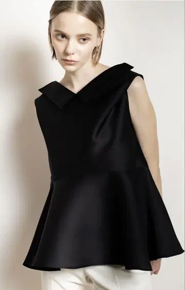 heve two charm blouse black