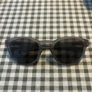 Oakley Latch 스모크 그레이