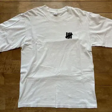 UNDEFEATED White M