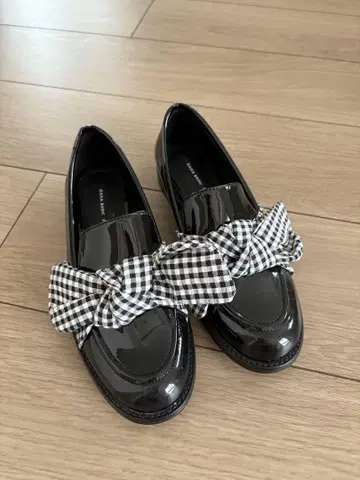 [ 새상품급 ] ZARA 블랙 로퍼 35