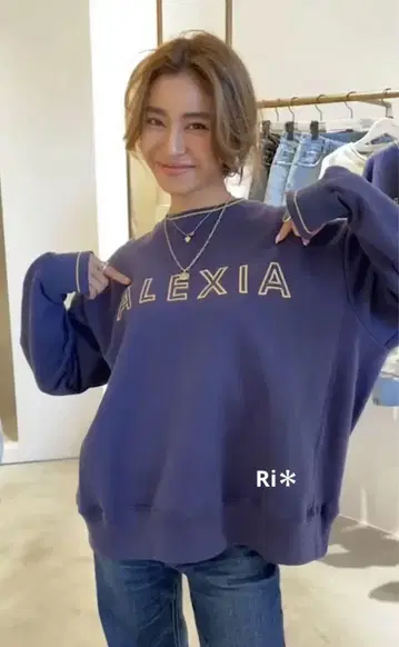 ALEXIA STAM 로고 트레이닝복 네이비 맨투맨