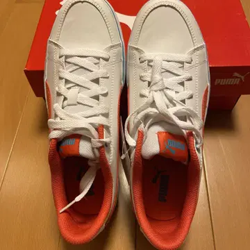 PUMA 화이트 스니커즈 25cm