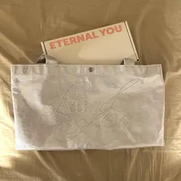 ETERNAL YOU SUGAR 스퀘어 pearl white 버튼 있음