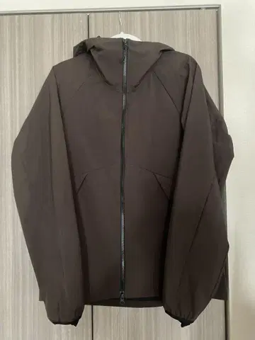 티고라 브라운 후드 부착 마운틴 후드티