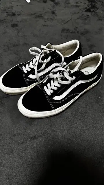 Vans 스웨이드 블랙/화이트 스니커즈