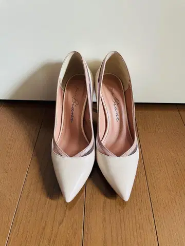 화이트 스틸레토 하이힐 35