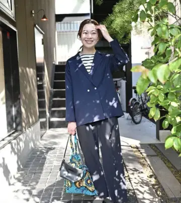 주름이 잘 지지 않고 세탁 가능한 가벼운 자켓 다크 네이비