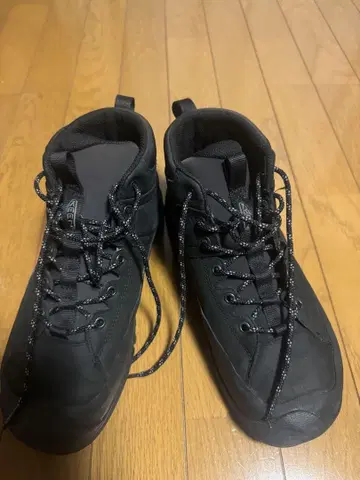 KEEN 트레킹 부츠