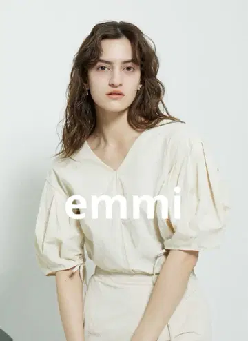 emmi 에미 소매 개더 블라우스