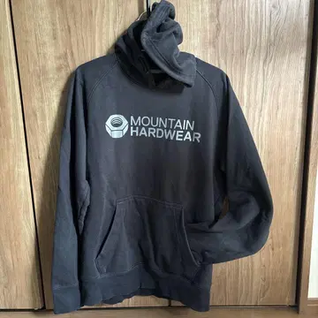 MOUNTAIN HARDWEAR 블랙 후드티 M/M
