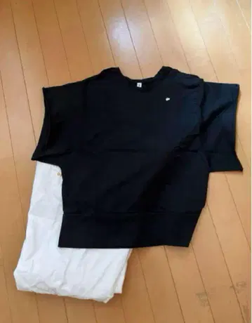 SALE 새상품급 중고 미나 페르호넨 상의 티셔츠 나비 블랙