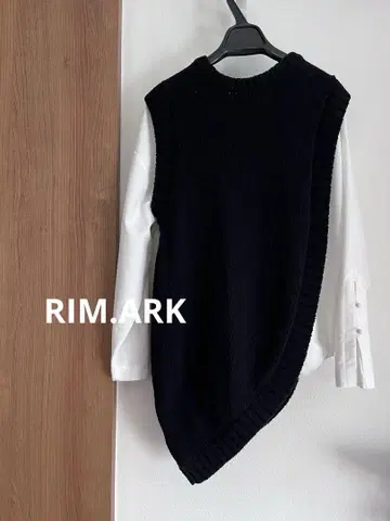 비대칭 니트 베스트