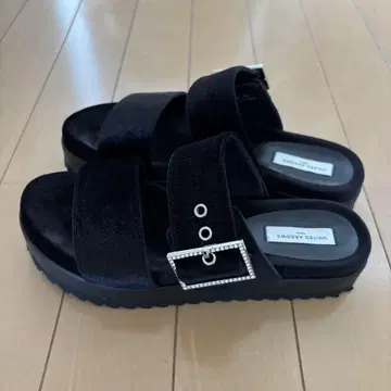 UNITED ARROWS 블랙 벨벳 샌들
