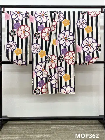 2척 소매 폴리에스테르 기모노 문양 디자인 세로줄기 매화 하카마용
