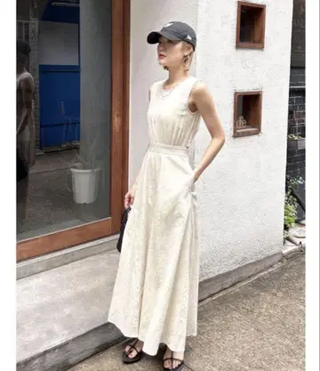 아이보리 슬리브리스 롱 원피스