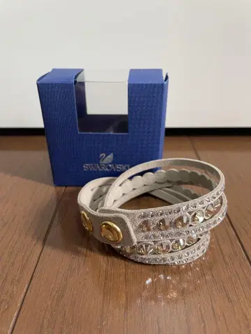 Swarovski 그레이 랩 팔찌