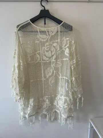MEDI LOOSE MESH FLOWER KNIT TOPS