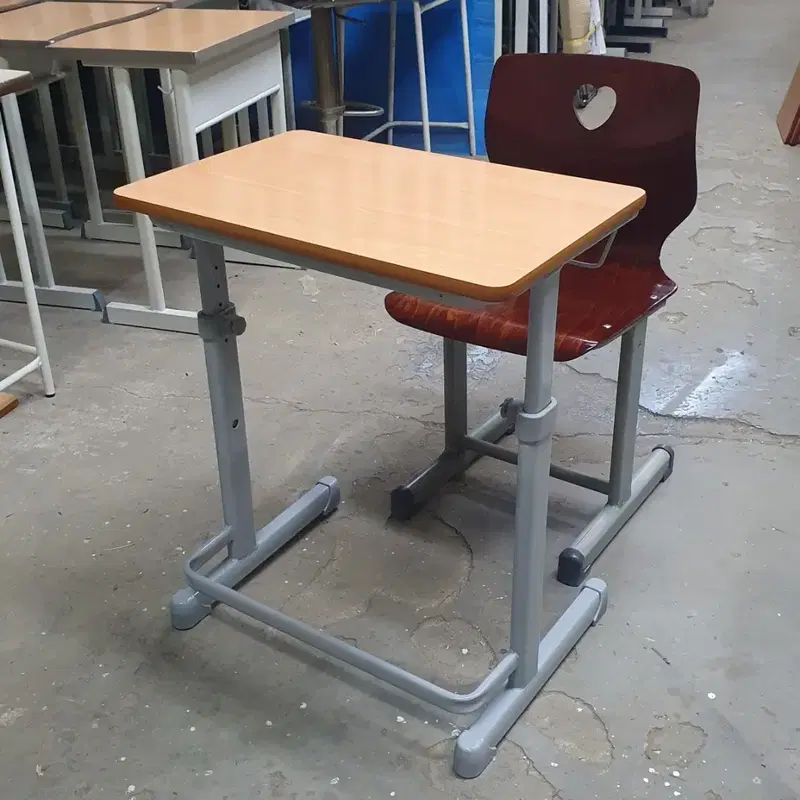 중고학원책상 연수용책상 수강용책상 세미나테이블 학교책걸상 학생책상 칠판