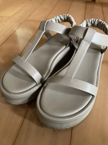 플랫 샌들
