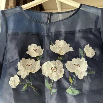 체스티 자수 오간자 블라우스