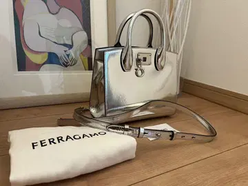 FERRAGAMO 페라가모 백 studio box 실버